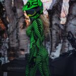 Andréane Chamberland Instagram - I'm from another planet 💚 Alíen Style 👽 @badinkastyle ••••••••••••••••••••••••••••• #foxracing #foxracingcanada