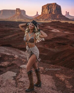 Andréane Chamberland Instagram - 🤠

#westernstyle #wildwest