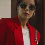 Andréia Horta Instagram - Gente, vocês estão assistindo Betinho? A série está no @globoplay Tão importante essa história e por tantos motivos. Betinho despertava as pessoas, trabalhou fundo para que não perdêssemos nossa capacidade de indignação com os problemas crônicos do Brasil como a FOME. Nos conscientizou de que a Ação da sociedade civil era fundamental para avançarmos rumo a um país mais digno, menos desigual e desumano. Quando ele soube que a fome assolava 32 milhões de brasileiros foi um baque que o fez criar a Campanha Contra A Fome. Quando filmamos a série esse número era maior. Isso é inaceitável. Qual a nossa parte nisso? Como podemos agir para evitar isso? São perguntas centrais que Betinho nos trouxe e ainda traz agora através da série. Trabalho lindo e delicado de cada ator e atriz que entra em cena. Minha reverência a esse elenco @julinhoandrade (Que faz um Betinho maravilhoso e que quando me convidou topei na hora por considerar urgente a história de Betinho e por deixar registrada na tela um pouco de nossa amizade de 15 anos) @ravel.ravel (que trabalho belo e delicado, amor!) @humbertocarrao @leandraleal @fafarenno @michelgome.s @luiz_bertazzo @sirleaaleixo @elenclarice @thainagallo @silviabuarque @meninoantonio @juliashimura @ela.marinho @mouhamedh @filipe_braganca @edmoraesed @aramistrindadeator Minha musa de sempre Walderez de Barros todos dirigidos por nosso amado @lipebinder em projeto encabeçado por @jjafroreggae e Alex Medeiros. Com a fotografia mais que demais de @josepedrosotero Muito obrigada pela preparação linda @anakutner Te amo sempre @kityfeo Como foi bom rir com você todos os dias @anaresner Caracterização melhor não há @martinmaciastrujillo @claudiacruz7 E a todos os envolvidos nesse trabalho meus sinceros agradecimentos e abraço apertado. Com amor, Andréia