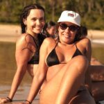 Andréia Horta Instagram – As Minas Gerais. Falabella, meu amor, minha amiga, minha admiração profunda. Nossas férias em família! 🩵🌿☀️🤸‍♀️ @deborafalabellaoficial