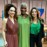 Andréia Horta Instagram - Sexta feira agora às 16hs estaremos no programa Sem Censura em homenagem a Elis Regina. Só gente querida @lailagarin @nelsonmotta @cissaguimaraes @afabianepereira @claudiaelizeu @carvalho5028 . Que maravilha encontrar essa turma pra falar de Elis!!! 💚💐