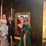 Andréia Horta Instagram - Que alegria ser a comentarista do Oscar 2024!!! Agradeço imensamente a turma da @streammaxbr por sempre me confiarem grandes desafios. Transmitir um evento como o Oscar não é fácil, tudo pode acontecer lá e cá e ontem a transmissão falhou em alguns momentos e estávamos ao vivo e com um time de craques por trás das câmeras concentradíssimos fazendo tudo funcionar! Tiro meu chapéu! Muito obrigada pela recepção carinhosa de @aanafurtado @alinediniz @caropita Foi um prazer estar lá com vocês!!! Obrigada @fernandathompson parceira o tempo todo nessa missão. Styling @julianoezuel Look@emporioarmani @ovni_saopaulo Joias @andreacontioficial Sapatos @aquazzura @cidadejardimshopping