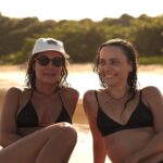 Andréia Horta Instagram – As Minas Gerais. Falabella, meu amor, minha amiga, minha admiração profunda. Nossas férias em família! 🩵🌿☀️🤸‍♀️ @deborafalabellaoficial