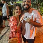 Andréia Horta Instagram – Dos momentos mais lindos da vida ver @caetanoveloso e @mariabethaniaoficial cantando na minha frente no @caldeiraocommion ao lado de amigas tão amadas, tanta gente querida. Os dois irmãos que tanto me emocionam, e que são parte da minha vida. Me emocionei tanto de uma alegria tão viva! Que força eles exercem sobre mim! Bethania uma referência como intérprete, Caetano um amor em mim que não sei nem falar, meu país mais amado.