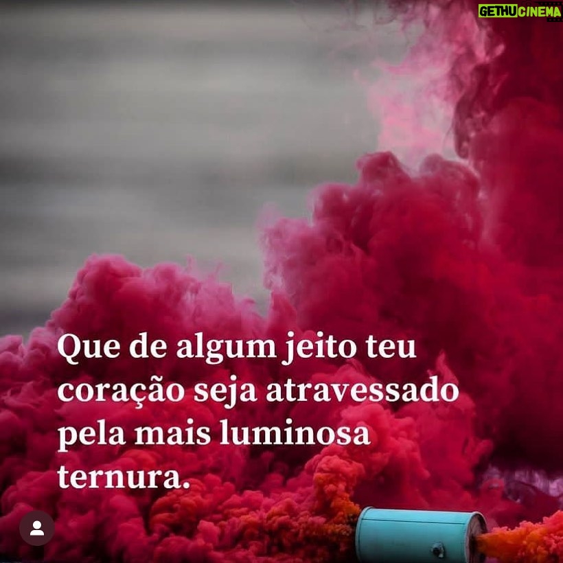 Andréia Horta Instagram - Desejo a vocês luz e paz nos sentimentos e pensamentos pra que assim você cultive o que importa. Que haja saúde e alegria em sua vida! Que a bondade e o amor guiem suas atitudes. Feliz Natal e obrigada por estarem aqui. Com carinho, Andréia. 🩵🌿