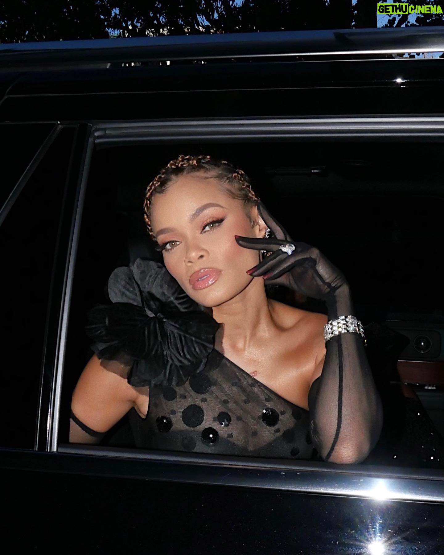 Andra Day Instagram - Golden Globes! ๐๐ฝ๐๐คThank you to Lebanese designer @georgeschakraofficial for this beautiful vintage couture gown ๐ฅน