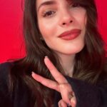Andrea Duro Instagram - Por aquí os dejo la cara de una tía que ha cumplido hoy 32 🎈🎉 y sobre todo que está feliz de haber recibido tantos mensajes y palabras bonitas por parte de tanta gente. Me he sentido muy querida durante todo el día ❤️ GRACIAS a todos por haber dedicado un ratito para escribirme. Solo quiero que sepáis que empiezo los 32 con mucha calma y serenidad. Viendo las cosas con mucha claridad, perspectiva y valorando mucho los momentos con los míos y todo lo que he construido, no ha sido poco. Todo lo que está hoy, es sin duda por mi cabezonería de no conformarme y saber que siempre puede haber algo mejor. De eso me siento orgullosa y eso sé que nunca lo voy a cambiar 😊 Y en nada, os cuento cosas que me hacen muy feliz también y que espero que podáis disfrutar tanto como yo. Gracias a todos.