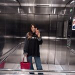 Andrea Duro Instagram - Por aquí os dejo la cara de una tía que ha cumplido hoy 32 🎈🎉 y sobre todo que está feliz de haber recibido tantos mensajes y palabras bonitas por parte de tanta gente. Me he sentido muy querida durante todo el día ❤️ GRACIAS a todos por haber dedicado un ratito para escribirme. Solo quiero que sepáis que empiezo los 32 con mucha calma y serenidad. Viendo las cosas con mucha claridad, perspectiva y valorando mucho los momentos con los míos y todo lo que he construido, no ha sido poco. Todo lo que está hoy, es sin duda por mi cabezonería de no conformarme y saber que siempre puede haber algo mejor. De eso me siento orgullosa y eso sé que nunca lo voy a cambiar 😊 Y en nada, os cuento cosas que me hacen muy feliz también y que espero que podáis disfrutar tanto como yo. Gracias a todos.