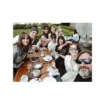 Andrea Duro Instagram - Tengo mucha suerte de estar rodando una serie con esta gente preciosa 💖 Espero poder contaros cosas de “La Favorita 1922” muy pronto ✨