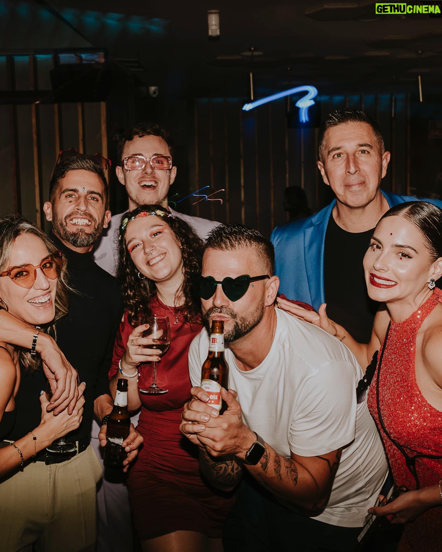 Andrea Duro Instagram - About last saturday ✨🪩 Grandísima fiesta para celebrar el amor 💜 @albagalan92 @patrivallc os deseo que seáis siempre así de felices y que disfrutéis de la vida como os merecéis. Os quiero mucho, gracias por dejarme compartir un día tan bonito con vosotras y porque somos familiiiiaaaa 🙌🏼🙌🏼 Fotones 📸 a cargo de mi imprescindible para cualquier evento @joshdevotto