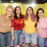 Andrea Duro Instagram – Recordatorio de que este domingo sale el programa con @andreaduro en Youtube, Spotify, Apple Podcasts y demás plataformas de audio. En Youtube la misa de las 13:00 como siempre pero en audio ya sale desde las 00:00, para las más trasnochadoras 🌚 Como ya es costumbre, estas fotos son para que nos llaméis guapas y nos contéis qué os parece el programa, besos