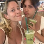 Andrea Duro Instagram - MUCHÍSIMAS FELICIDADES MI ALI ❤️🦢 Que todo lo mejor te encuentre y se quede contigo ✨ Sobran las palabras para describir la amistad que hemos construido durante estos 15 años. Solo puedo desear que siempre seas feliz y que yo pueda estar cerca para verlo, acompañarte y celebrar 🥂 Te quiero mucho, my chosen sister 🫶🏼