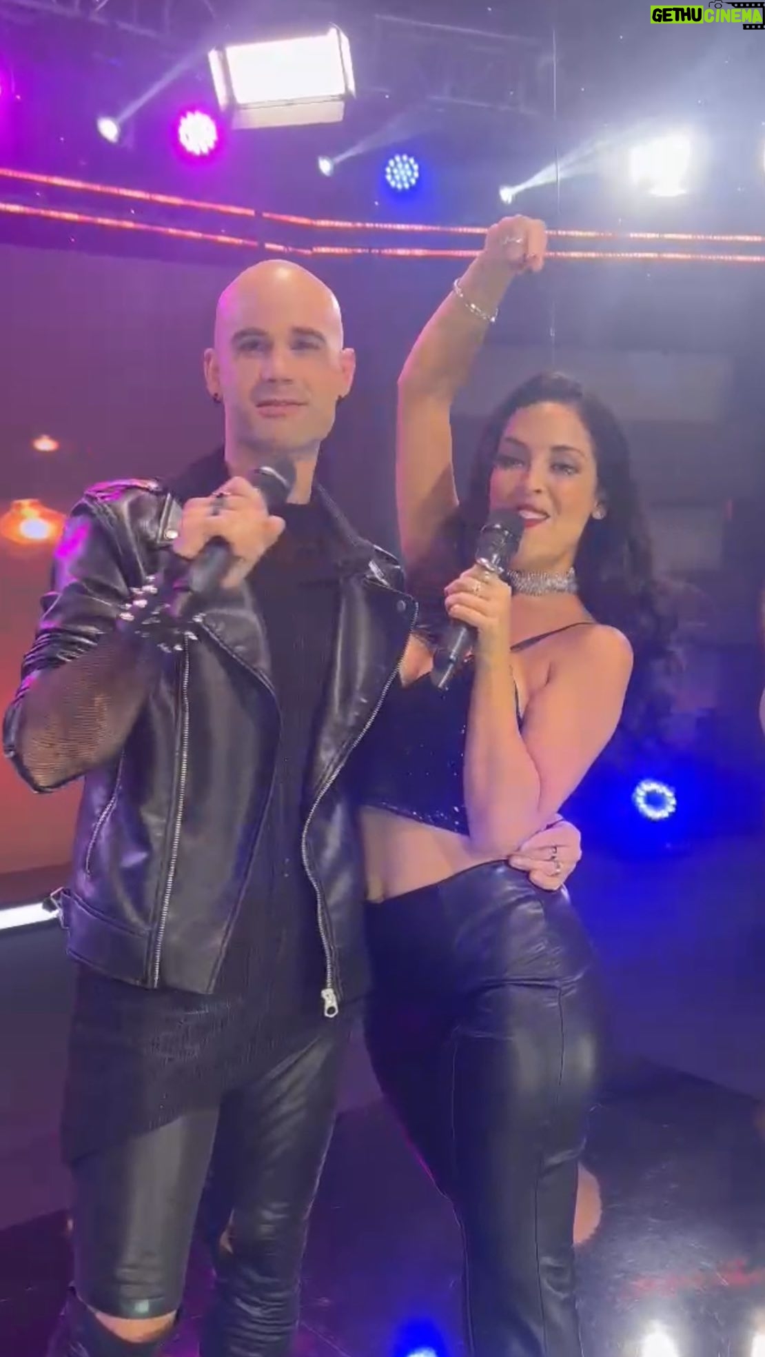 Andrea Luna Instagram - Primera parte 🎬🎶 esto fue anoche en @cronicasdeimpacto por @willaxespectaculos Con @davidlunarevoredo @bastianstimman @diegotalvez hicimos un acústico y luego presentamos “Que nadie sepa” 🎶🔥 YA ESTÁ DISPONIBLE EN YT 🫣🔥🎶
