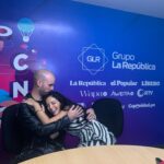 Andrea Luna Instagram - Trabajar con mis hermanos, mi familia elegida, mis mooncitos. Es solo el comienzo y aquí solo está una parte de todos los que somos.🌙🌙🔥❤️ Desde hoy larga vida a “QUE NADIE SEPA” ft @bastianstimman 🖤 Cuarta producción de @lunaprojectsmanagement 🎬 se vienen cositas. 😘😘 😚🔥✨ así dicen. ❤️👏🏻🎵