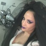 Andrea Luna Instagram - Me dejas jugar, soñar, morir y despertar. Me llenas de vida y le das sentido a un mundo que a veces necesito escapar. Me arropas cada noche y en cada rincón. No permitas que pierda la ilusión, gracias a ti encontré mi vocación. Feliz día del teatro!! 🎭✨ Que la necesidad de contar historias nunca se apague. 🙏✨❤️