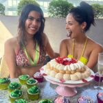 Andrea Luna Instagram - Es mi cumple 🎉🎂😍 🎭 Estoy feliz 🙃 Ayer la pasé con la hermosa @susangreenoficial Cupcakes de @choco.deli20 😍