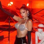 Andrea Luna Instagram - Behind QUE NADIE SEPA 🤫🔥 ft @bastianstimman Pdr @lunaprojectsmanagement 🌙✨ Cada pieza de mis looks fueron armados y bordados por @nessa_murguia ✨ El mkp y peinado fueron hechos por @promakeupstudio.pe ✨ La dirección artista fue hecha por @gaelcolan 🔥 Este videoclip es posible gracias a marcas como @edcperu @aveneperu @agualoaperu @dunkindonutsperu @gisellaacosta.makeup_y_eventos y @dlayris ✨