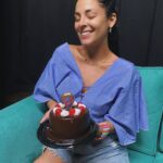 Andrea Luna Instagram - Es mi cumple 🎉🎂😍 🎭 Estoy feliz 🙃 Ayer la pasé con la hermosa @susangreenoficial Cupcakes de @choco.deli20 😍