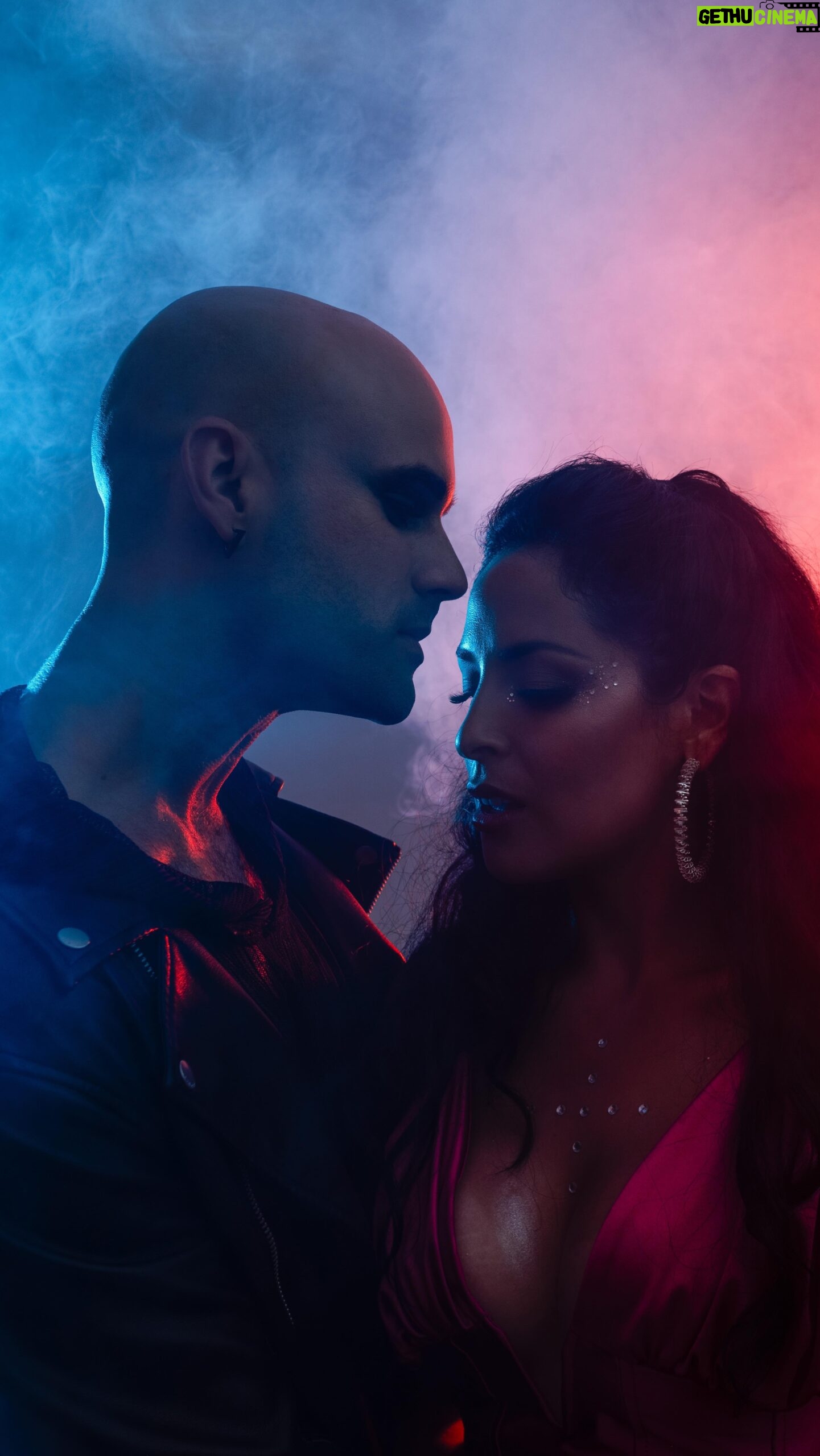 Andrea Luna Instagram - QUE NADIE SEPA este #3 de Mayo en todas las plataformas streaming 🎶🔥🎬🎤 @bastianstimman @lunaprojectsmanagement Gracias a mi team 🔥 Dire @thezutman Cam / DF @juliolp1 Prd ejecutivo @lunaprojectsmanagement @davidlunarevoredo Dire arte @gaelcolan Coreo @jair.rodriguez.wong 👯♂️ @analucia.gomezz @logan.medigi @yaz_conestey @franklin.morales99 Vocal coach @omarmejiasel Prd 🎶 @eaconthedrums Composición @josesonner @irmante.official Mkp @promakeupstudio.pe Styling @nessa_murguia Pdr @emetcordova @maryelena.je @patty.cisneros.73 @shavalecalle @yamibufalo Gracias a @agualoaperu @dlayris @dunkindonutsperu @munirimacoficial @gisellaacosta.makeup_y_eventos @edcperu Sala ensayos @garage.studio.lima PR @guillecorralesleon