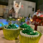 Andrea Luna Instagram - Es mi cumple 🎉🎂😍 🎭 Estoy feliz 🙃 Ayer la pasé con la hermosa @susangreenoficial Cupcakes de @choco.deli20 😍