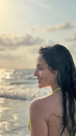 Andrea Luna Instagram - Te veo brillar y llenarme de energía. Te necesito más que nunca. 🏝️🇨🇴✨✨⭐️👌

Video /  ph @emetcordova
