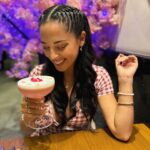 Andrea Luna Instagram - Esta experiencia fue tan divertida y colorida que quiero compartirles por aquí mi visita a @nagoya_peru 🍣 que deliciosos platos 🥂✨🎏 #soyamantedelsushi Hr @toquexestetica ✨