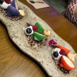 Andrea Luna Instagram - Esta experiencia fue tan divertida y colorida que quiero compartirles por aquí mi visita a @nagoya_peru 🍣 que deliciosos platos 🥂✨🎏 #soyamantedelsushi Hr @toquexestetica ✨