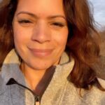 Andrea Navedo Instagram – Work doesn’t have to always look and feel like work. Take a moment to enjoy the beauty in being present while running lines.
#beautiful #takeamoment #relax #actorslife #actress #gooddays #happyfriday #andreanavedo