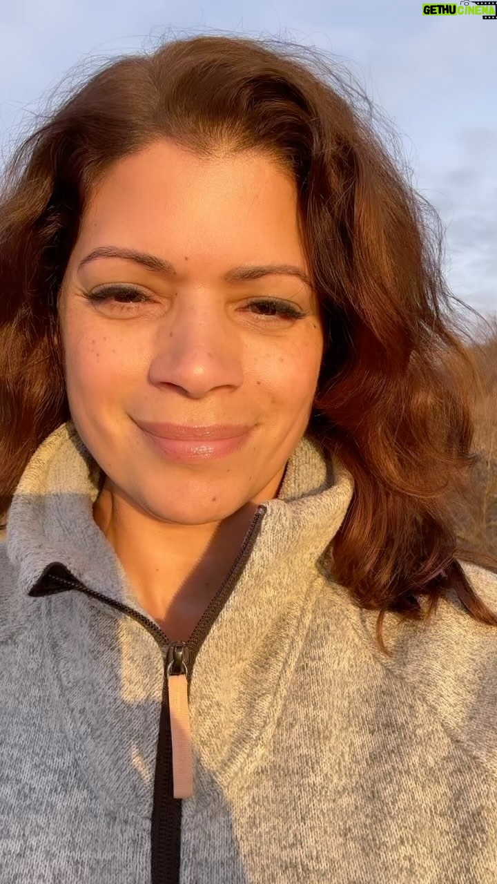 Andrea Navedo Instagram - Work doesn’t have to always look and feel like work. Take a moment to enjoy the beauty in being present while running lines. #beautiful #takeamoment #relax #actorslife #actress #gooddays #happyfriday #andreanavedo
