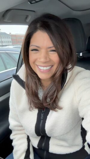 Andrea Navedo Instagram - I’ve got a question and I’m sure you thought about this too! 🤔 

When is the last day to officially stop saying Happy New Year??! 😂 

Drop in the comments your answers! ⬇️
#happynewyear #qotd #helpme