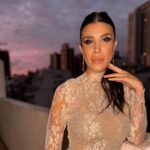 Andrea Rincón Instagram - El Sábado pide un beso! 💋 💘 Vestido @cynthiamartos Make up & Pelo @meryfolgar Aros @argajoyasoficial Styling @caromarafioti Nails @citynailsba Botas @ferrarocalzados