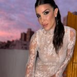 Andrea Rincón Instagram - El Sábado pide un beso! 💋 💘 Vestido @cynthiamartos Make up & Pelo @meryfolgar Aros @argajoyasoficial Styling @caromarafioti Nails @citynailsba Botas @ferrarocalzados