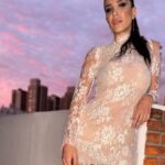 Andrea Rincón Instagram - El Sábado pide un beso! 💋 💘 Vestido @cynthiamartos Make up & Pelo @meryfolgar Aros @argajoyasoficial Styling @caromarafioti Nails @citynailsba Botas @ferrarocalzados