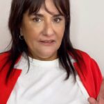 Andrea Rincón Instagram - Hola 👋 somos Andre, Glo y Pau, humanamente imperfectas, y te queremos contar que tenemos un nuevo programa para vos, con una clara misión de servicio. Los disparadores serán tópicos que se presentaran a través del arte. Nos gustaría que nos acompañes para compartir experiencias tanto personales como profesionales, quizás te identifiques con alguna. Lo haremos con humor 🤣, porque creemos que nos ayuda a sanar, procesar y superar lo que nos causa dolor, ese dolor que cala en lo más hondo de los seres humanos. Si va a haber invitados??? Obviooooo y vamos a charlar y escucharlos CON TODO RESPETO. El desafío será que nosotras, los invitados y vos, nos saquemos la careta 🎭. Que te vas a llevar??? Muuuchaaaaassss herramientas 🛠️ !!! Te animas a ser parte? Estate atent@ que te vamos a ir contando mas!! 💄 @meryfolgar 🎥 @chchcarisma