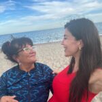 Andrea Rincón Instagram - Mejor son dos que uno. Si uno de ellos se tropieza, el otro lo levanta!!! Ayyyyy… que sería de nosotros sin amigos de VERDAD!!! Les deseo a todos una Glorita en su vida @lunagloria66