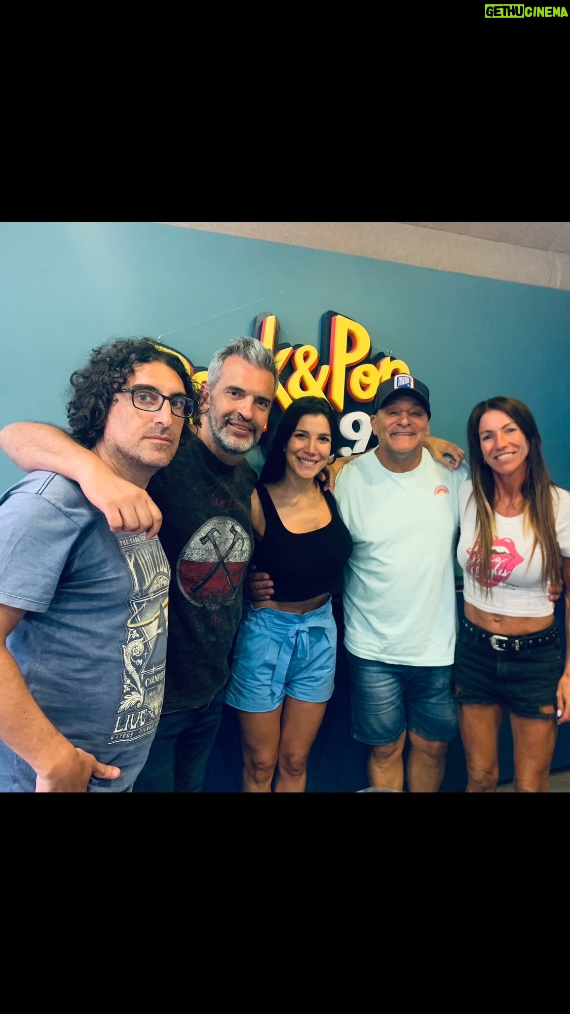 Andrea Rincón Instagram - 🙌El @turco_garcia7 visitó #QuiénPagaLaFiesta en la sección de invitados especiales de @andrearincon_top. 💬”Para mi Maradona es de barro y Messi es de Play.” 📻#QPLF de 13 a 16hs en #fmRockAndPop.