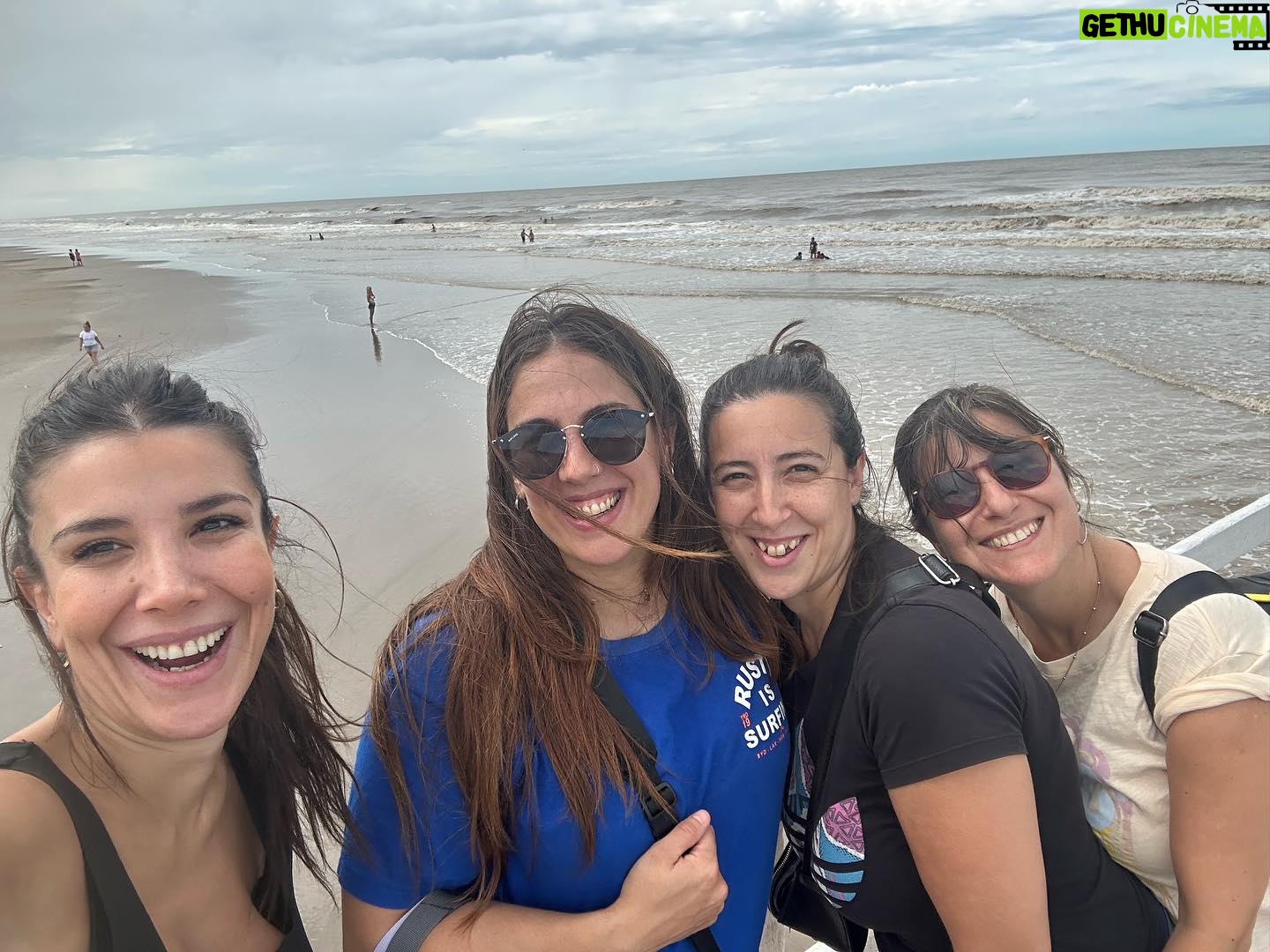 Andrea Rinc贸n Instagram - Tener de amigos a mis hermanos. Tener de hermanos a mis amigos!! 馃挋