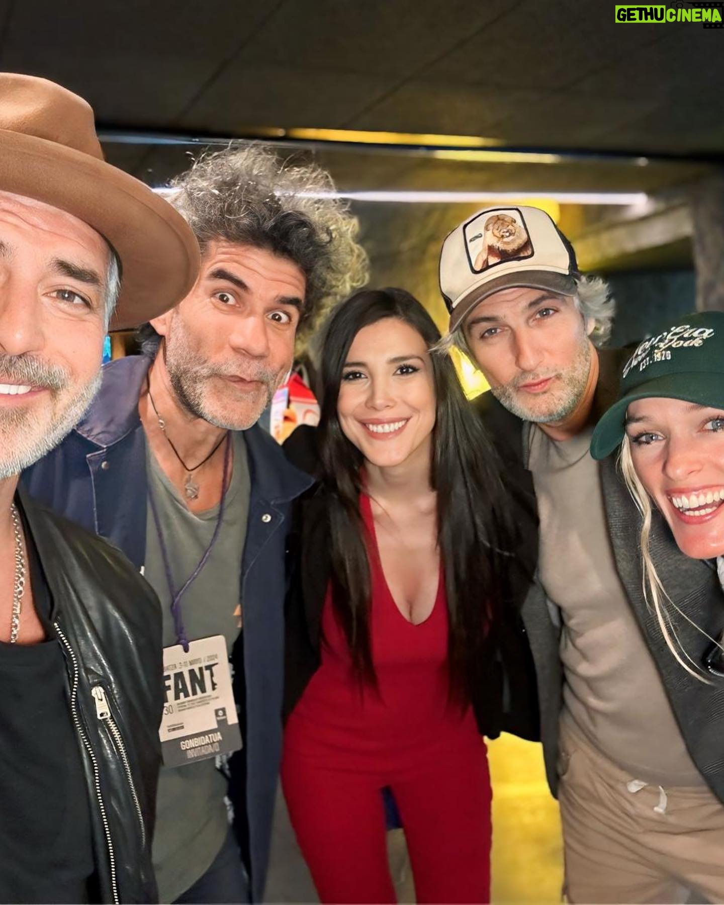 Andrea Rincón Instagram - En la proyección de Mosca 🪰 en @fantbilbao @ernestoalterio @claurissi.6 @eduardopintocine @gzsur