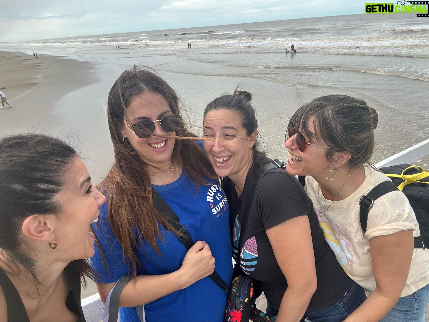 Andrea Rinc贸n Instagram - Tener de amigos a mis hermanos. Tener de hermanos a mis amigos!! 馃挋
