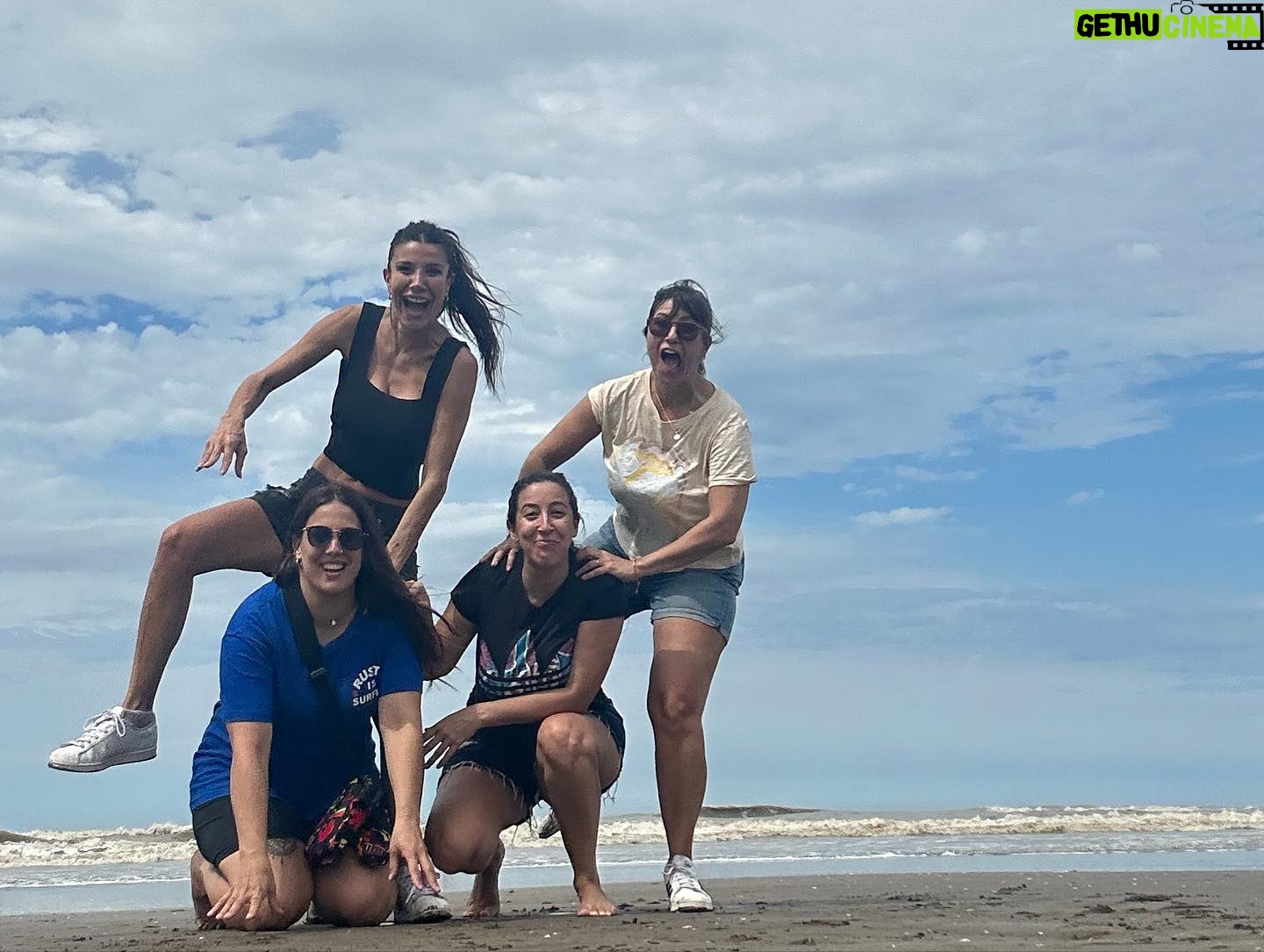 Andrea Rinc贸n Instagram - Tener de amigos a mis hermanos. Tener de hermanos a mis amigos!! 馃挋
