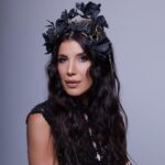 Andrea Rincón Instagram - 🖤 #EPUGuía de @elplanetaurbanook Vestido, Cinturón y Corona @jitric_jc Botas @ferrarocalzados Make up @nacha_gama Uñas @citynailsba Styling @caromarafioti Ph @adlerguido Text @marianamerlook Coordinación @gimebugallo
