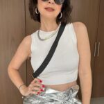 Andrea Torre Instagram - El verano está a la vuelta de la esquina y este look es uno de mis favoritos … Cuéntenme…. ¿Como combinarían esta falda? 🤍 ___ #ATH🍄 #andreatorre #style #fashionstyle #blogger #moda #verano2024 #