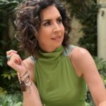 Andrea Torre Instagram – Cuando conduzco soy una y en pasillos soy otra (vayan a mi ultima foto jajaja)
🥻@hualingerie
#cuéntameloya #conduccion #jueves #mayo #andreatorre #ATH🍄
¿Cómo pinta su inicio de mes?