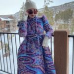 Andrea Torre Instagram - Cuando estás en la nieve y la vida empieza a sonar así… ☕️ ____ #ATH🍄 #andreatorre #nieve #vacaciones