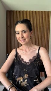 Andrea Torre Instagram - ¿No sabes cómo peinarte? ¡Aquí te dejo 4 ideas súper fácil de hacer con cabello corto! Cuéntame ¿Cuál fue tu favorito? _ #ATH🍄 #andreatorre #hair #hairstyle #style