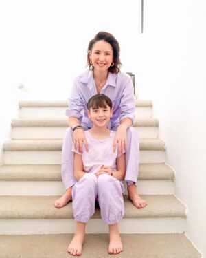 Andrea Torre Instagram - Gracias a todas las mujeres que nos rodean, porque nos inspiran y nos hacen fuertes…

Merecemos ser libres, poderosas y ¡FELICES! 
Juntas haremos este mundo mejor 💜

#8M #8marzo #diadelamujer #womensday #torremomz #torrekidz #mujeresemprendedoras #mujeres #womanpower #womansupportingwoman