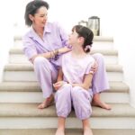 Andrea Torre Instagram - Gracias a todas las mujeres que nos rodean, porque nos inspiran y nos hacen fuertes… Merecemos ser libres, poderosas y ¡FELICES! Juntas haremos este mundo mejor 💜 #8M #8marzo #diadelamujer #womensday #torremomz #torrekidz #mujeresemprendedoras #mujeres #womanpower #womansupportingwoman