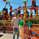 Andrea Torre Instagram - Fui a Disney a pensar cosas jaja. No es cierto, nos encanta ir a Disney y aquí les dejo mi recap de este viaje: 1. En mi spot favorito 2. Los ODP Five, no parece pero ya estabamos cansados 3. México en Small world 4. Mi marido y yo en Toy Story Land 5. Amo a slinky y este juego 6. Una stormtrooper 7. La primavera ya está aquí 8. Bella y Bestia son 9. ¿Ya vieron mi reel en @mamaenlatorre de comida de Disney? Corran 10. Abrazo efusivo de Goofy - #ATH🍄 #andreatorre @disneyworld.latino @waltdisneyworld #LosOdePfive #MickeyMouse