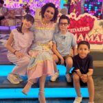 Andrea Torre Instagram - Sin duda está es una de las etapas más bonitas. Gracias por permitirme crecer con ustedes. ¡Los amo con el corazón!♥️ ___ #ATH🍄 #andreatorre #family #mylove #Diadelasmadres