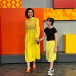 Andrea Torre Instagram – Como siempre feliz de estar en @cuentameloyaof y hoy más, porque estuve con mi @pulguitatv 💛

#yellow #amarillo #fashion #cuentameloya #conduccion #television #tv 

La que de amarillo se viste (completa la frase) 🌕